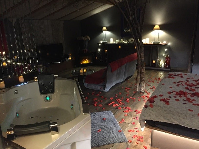 Lyon campagne loft papillons - Love’nSpa - weekend en amoureux, love rooms avec spa ou jacuzzi privatif3 de Lyon campagne loft papillons