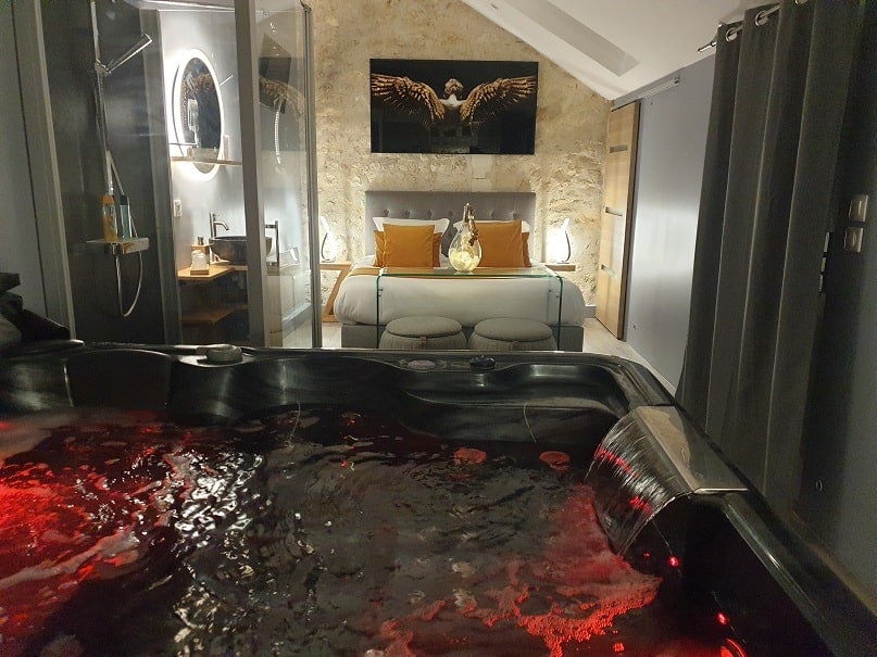 Lyzen - Chambre Bien-Être - Love’nSpa - weekend en amoureux, love rooms avec spa ou jacuzzi privatifLyzen - Chambre Bien-Être