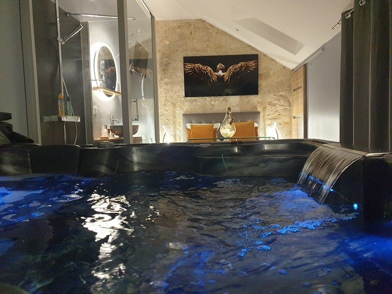 Lyzen - Chambre Bien-Être - Love’nSpa - weekend en amoureux, love rooms avec spa ou jacuzzi privatif7 de Lyzen - Chambre Bien-Être
