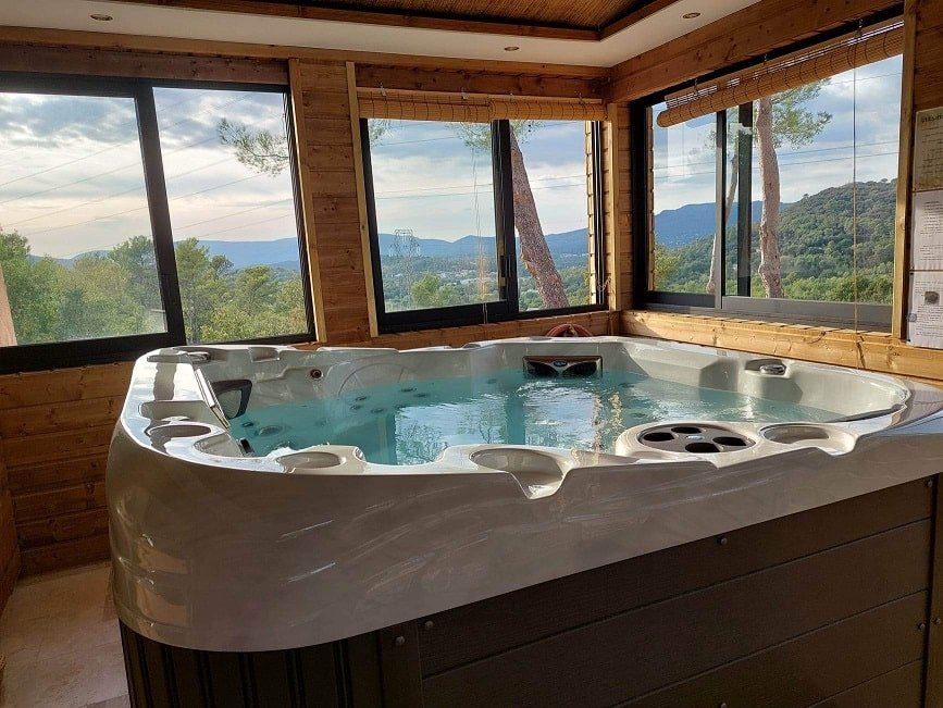 Noemma Chambre de charme - Love’nSpa - weekend en amoureux, love rooms avec spa ou jacuzzi privatif7 de Noemma Chambre de charme