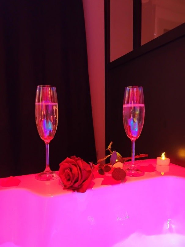 Nuit D'Evasion - Love’nSpa - weekend en amoureux, love rooms avec spa ou jacuzzi privatif1 de Nuit D'Evasion