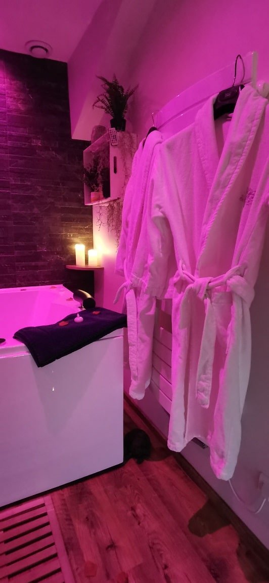 Nuits Chartraines - Hammam et Bulles - Love’nSpa - weekend en amoureux, love rooms avec spa ou jacuzzi privatif8 de Nuits Chartraines - Hammam et Bulles