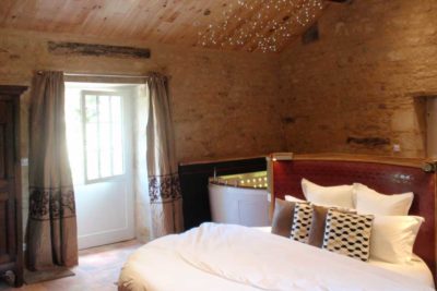 Portail en Marais Poitevin - Suite Père Joseph - Love’nSpa - weekend en amoureux, love rooms avec spa ou jacuzzi privatif3 de Portail en Marais Poitevin - Suite Père Joseph