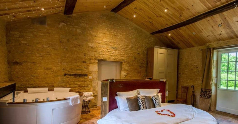 Portail en Marais Poitevin - Suite Père Joseph - Love’nSpa - weekend en amoureux, love rooms avec spa ou jacuzzi privatif2 de Portail en Marais Poitevin - Suite Père Joseph