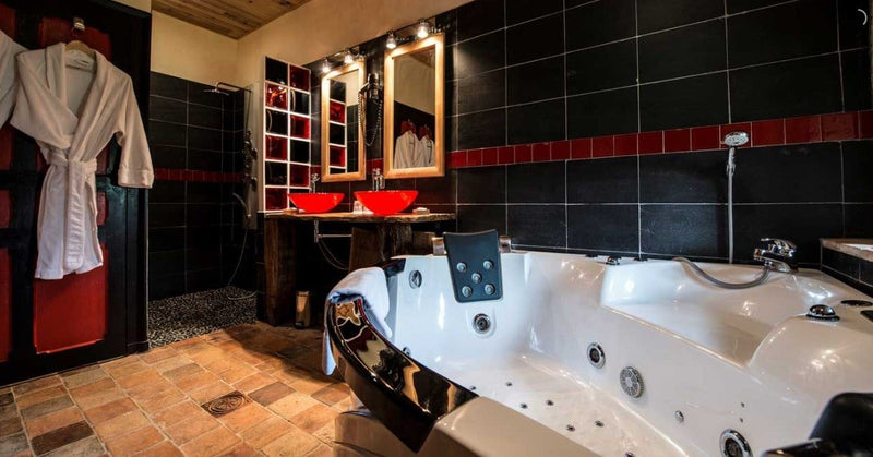Portail en Marais Poitevin - Suite Richelieu - Love’nSpa - weekend en amoureux, love rooms avec spa ou jacuzzi privatif1 de Portail en Marais Poitevin - Suite Richelieu
