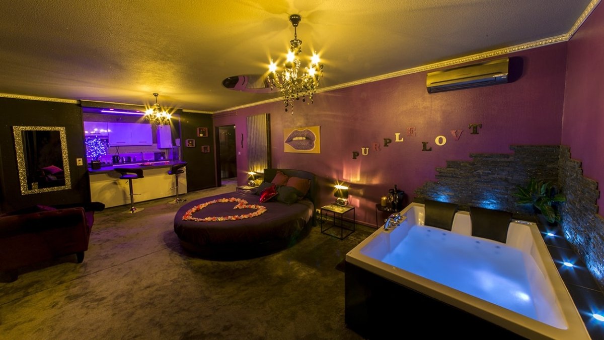 Purple Lovt - Love’nSpa - weekend en amoureux, love rooms avec spa ou jacuzzi privatifPurple Lovt
