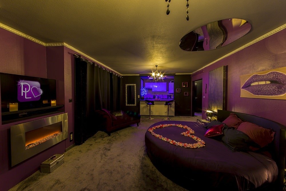Purple Lovt - Love’nSpa - weekend en amoureux, love rooms avec spa ou jacuzzi privatif7 de Purple Lovt