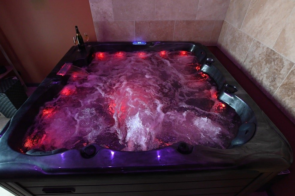 Secret 33 - Love’nSpa - weekend en amoureux, love rooms avec spa ou jacuzzi privatifSecret 33