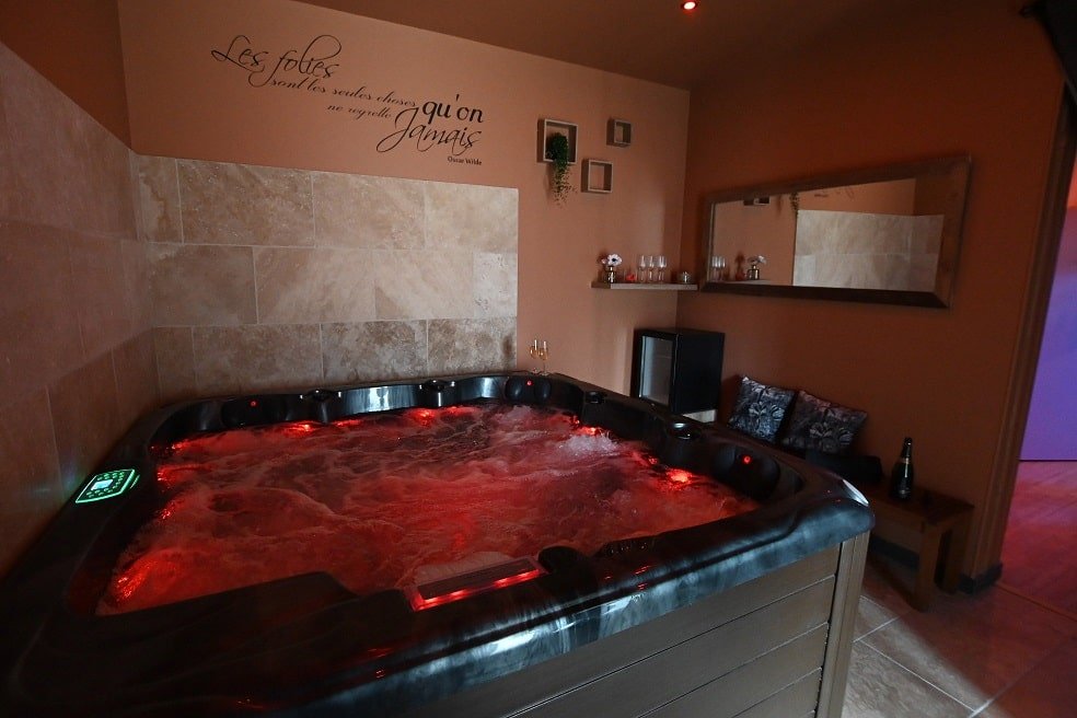 Secret 33 - Love’nSpa - weekend en amoureux, love rooms avec spa ou jacuzzi privatif10 de Secret 33