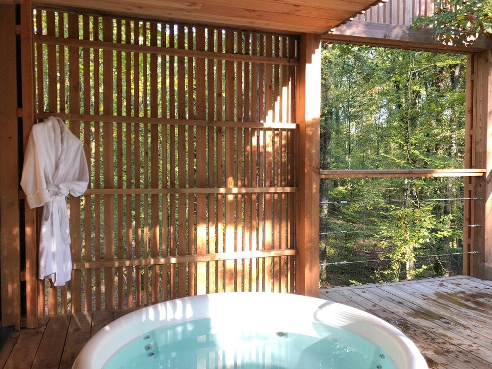 Loire Valley Lodge - Lodges design avec jacuzzi privé en terrasse - Sixtie’s - Love’nSpa - weekend en amoureux, love rooms avec spa ou jacuzzi privatif9 de Loire Valley Lodge - Lodges design avec jacuzzi privé en terrasse - Sixtie’s