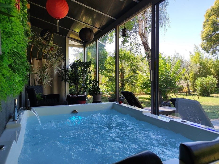 SPAssionnement à la folie - Love’nSpa - weekend en amoureux, love rooms avec spa ou jacuzzi privatif2 de SPAssionnement à la folie