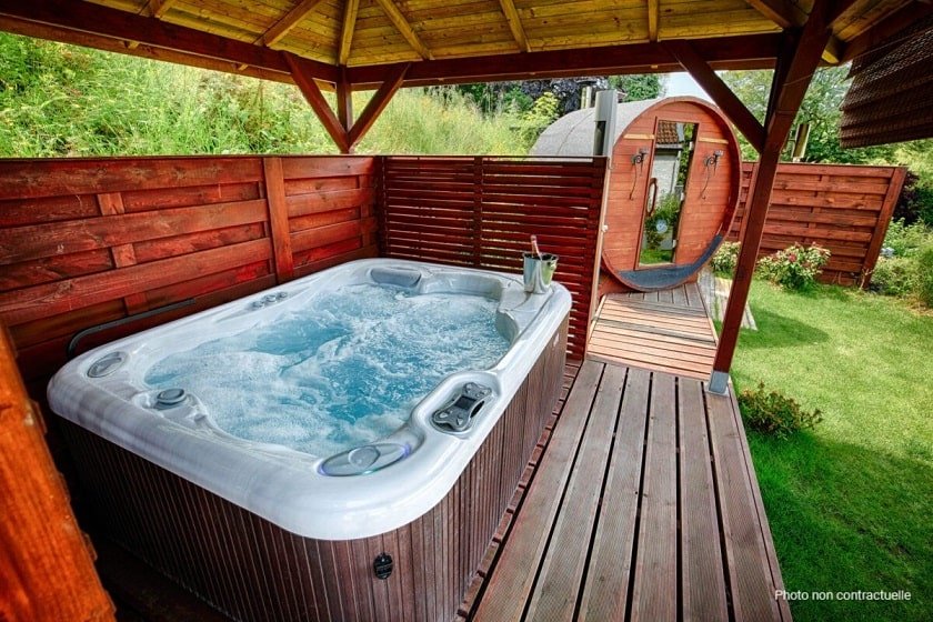 Suite Cocoon by Le Clos des Thermes - Love’nSpa - weekend en amoureux, love rooms avec spa ou jacuzzi privatif3 de Suite Cocoon by Le Clos des Thermes