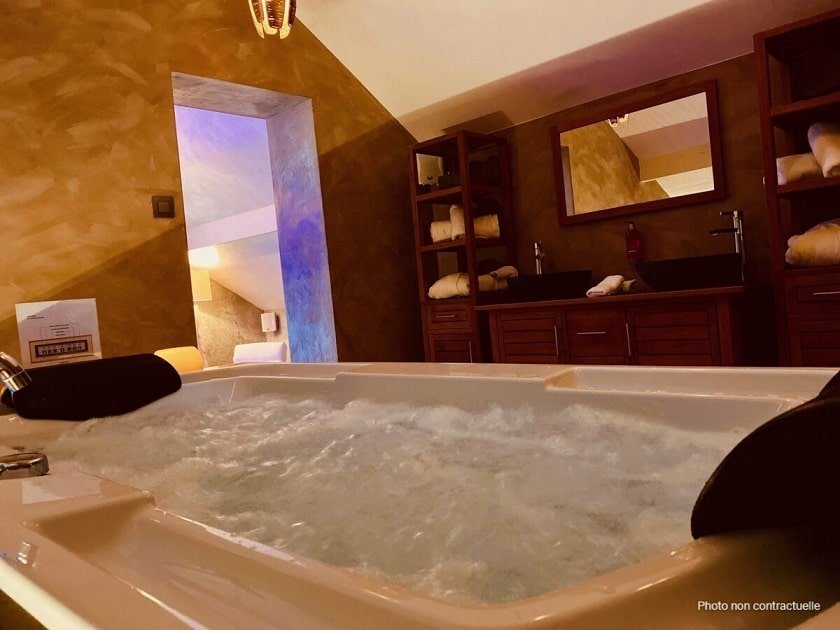 Suite Cocoon by Le Clos des Thermes - Love’nSpa - weekend en amoureux, love rooms avec spa ou jacuzzi privatif11 de Suite Cocoon by Le Clos des Thermes