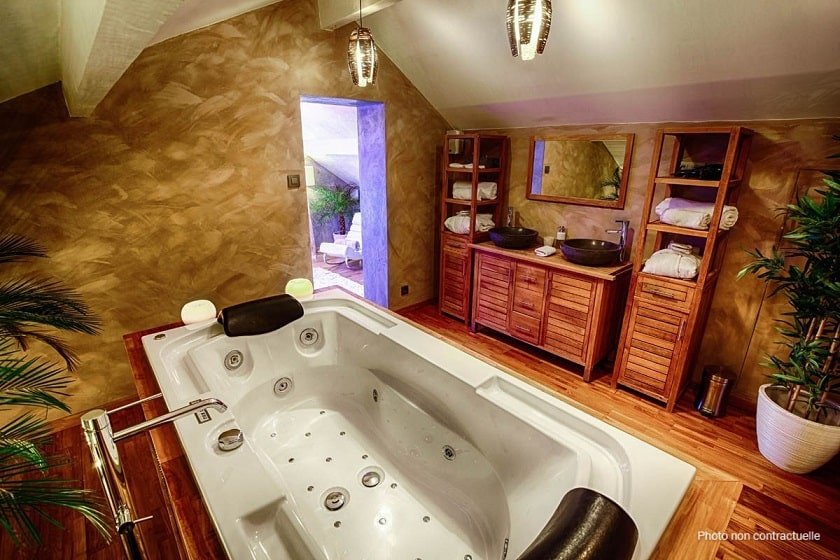 Suite Cocoon by Le Clos des Thermes - Love’nSpa - weekend en amoureux, love rooms avec spa ou jacuzzi privatif5 de Suite Cocoon by Le Clos des Thermes