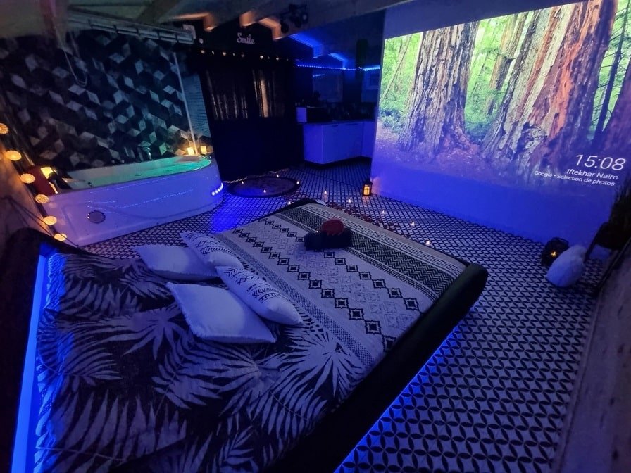 Suite Entre Parentheses - Love’nSpa - weekend en amoureux, love rooms avec spa ou jacuzzi privatifSuite Entre Parentheses