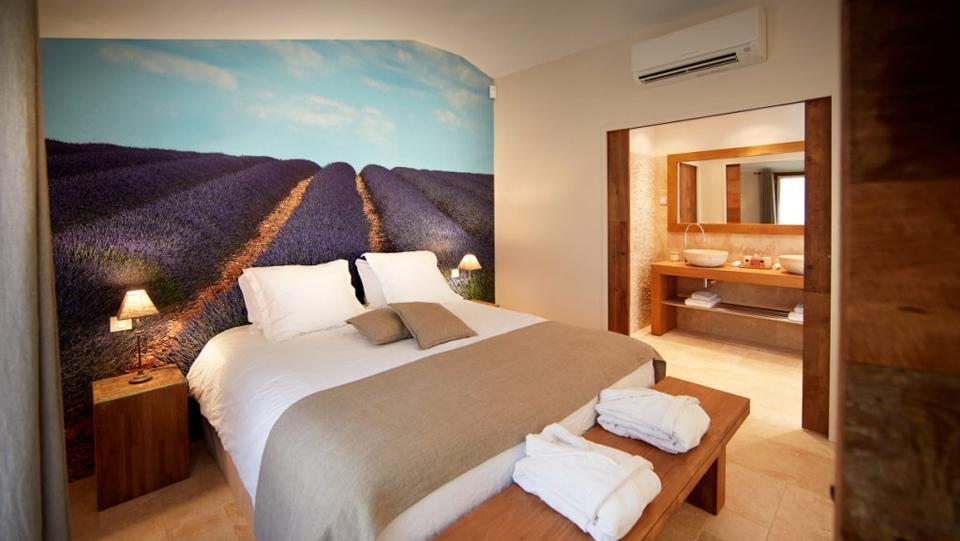 Suites & Spa du Luberon - Suite l’Amoureuse - Love’nSpa - weekend en amoureux, love rooms avec spa ou jacuzzi privatif1 de Suites & Spa du Luberon - Suite l’Amoureuse
