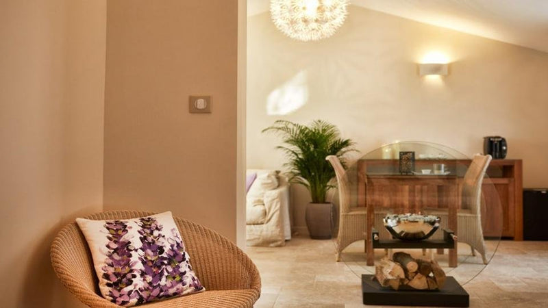 Suites & Spa du Luberon - Suite l’Amoureuse - Love’nSpa - weekend en amoureux, love rooms avec spa ou jacuzzi privatif3 de Suites & Spa du Luberon - Suite l’Amoureuse