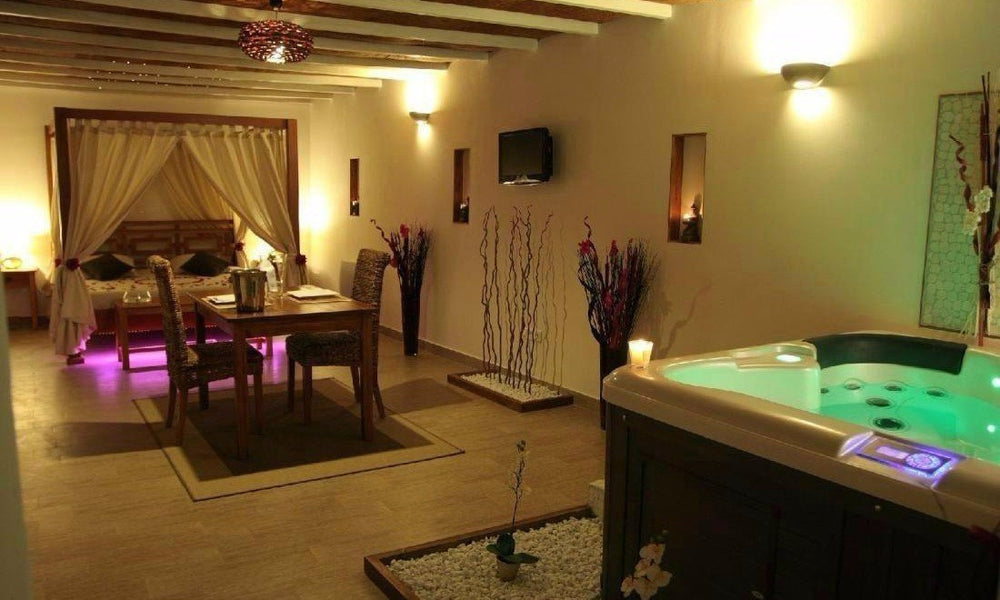 La Paillote Exotique - Suite Maldives - Love’nSpa - weekend en amoureux, love rooms avec spa ou jacuzzi privatif1 de La Paillote Exotique - Suite Maldives