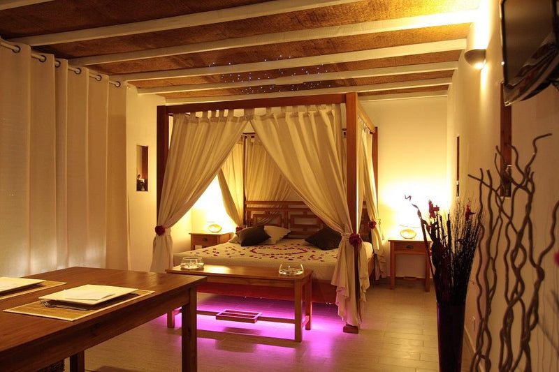 La Paillote Exotique - Suite Maldives - Love’nSpa - weekend en amoureux, love rooms avec spa ou jacuzzi privatif2 de La Paillote Exotique - Suite Maldives