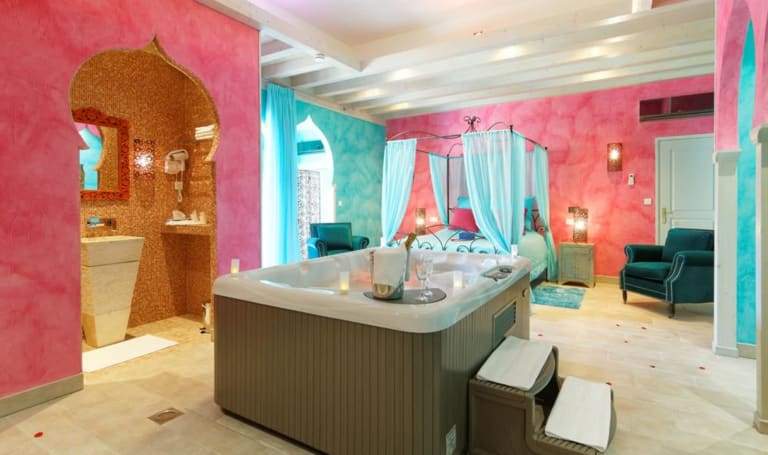 La Ferme Briarde - Suite Taj Mahal - Love’nSpa - weekend en amoureux, love rooms avec spa ou jacuzzi privatifLa Ferme Briarde - Suite Taj Mahal