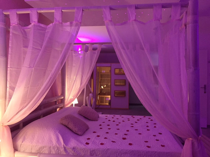 L'INSTANT ROMANTIQUE - Suite Vegas - Love’nSpa - weekend en amoureux, love rooms avec spa ou jacuzzi privatif2 de L'INSTANT ROMANTIQUE - Suite Princesse