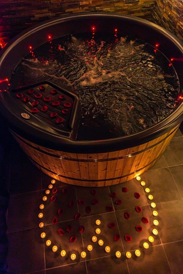 The Playroom XXL - Love’nSpa - weekend en amoureux, love rooms avec spa ou jacuzzi privatif10 de The Playroom XXL