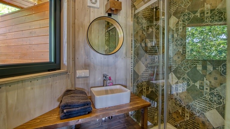 Trésors de Campagne -Cabane bien-être du potager avec "Spa privatif" - Love’nSpa - weekend en amoureux, love rooms avec spa ou jacuzzi privatif9 de Trésors de Campagne -Cabane Au fil des âmes avec Spa privatif