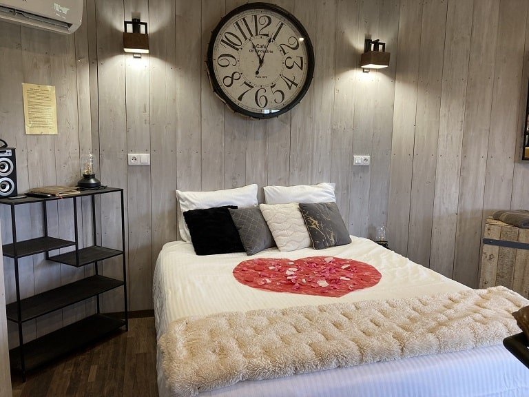 Trésors de Campagne -Cabane bien-être du potager avec "Spa privatif" - Love’nSpa - weekend en amoureux, love rooms avec spa ou jacuzzi privatif4 de Trésors de Campagne -Cabane Au fil des âmes avec Spa privatif