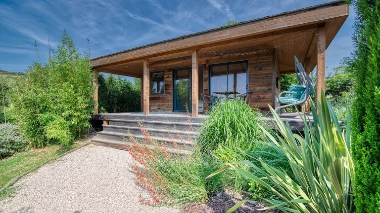 Trésors de Campagne -Cabane dans les arbres des Baies sauvages avec jacuzzi privatif - Love’nSpa - weekend en amoureux, love rooms avec spa ou jacuzzi privatif3 de Trésors de Campagne -Cabane de charme Baies sauvages avec jacuzzi privatif