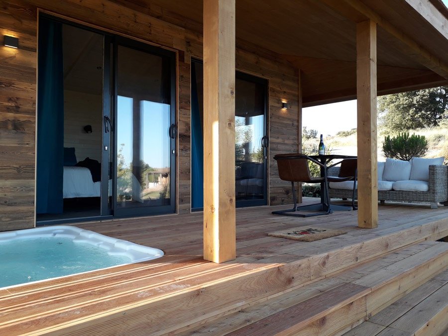 Trésors de Campagne -Cabane dans les arbres des Baies sauvages avec jacuzzi privatif - Love’nSpa - weekend en amoureux, love rooms avec spa ou jacuzzi privatif4 de Trésors de Campagne -Cabane de charme Baies sauvages avec jacuzzi privatif