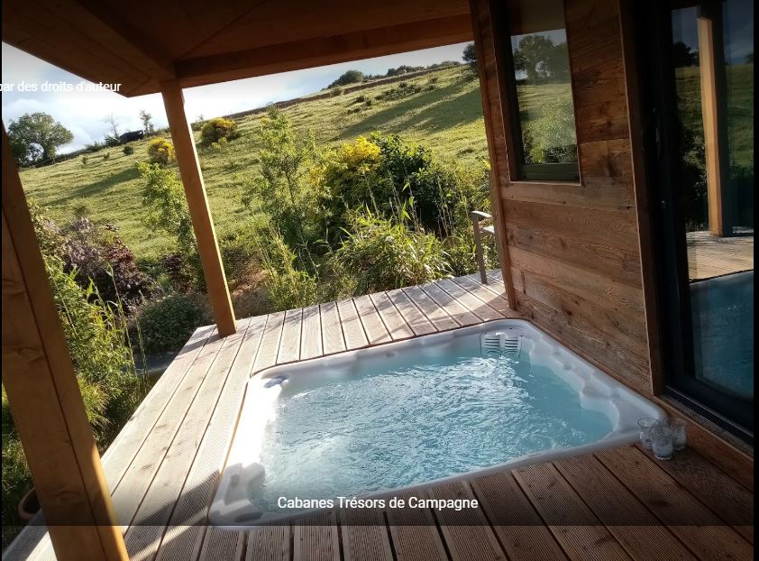 Trésors de Campagne -Cabane dans les arbres des Baies sauvages avec jacuzzi privatif - Love’nSpa - weekend en amoureux, love rooms avec spa ou jacuzzi privatif8 de Trésors de Campagne -Cabane de charme Baies sauvages avec jacuzzi privatif