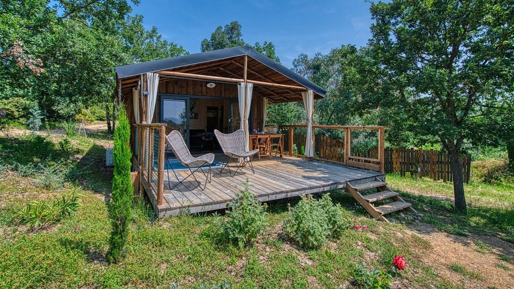 Trésors de Campagne -Cabane dans les bois « Dame du Château » avec jacuzzi privatif - Love’nSpa - weekend en amoureux, love rooms avec spa ou jacuzzi privatif5 de Trésors de Campagne - Lodge insolite Dame du Château avec jacuzzi privatif