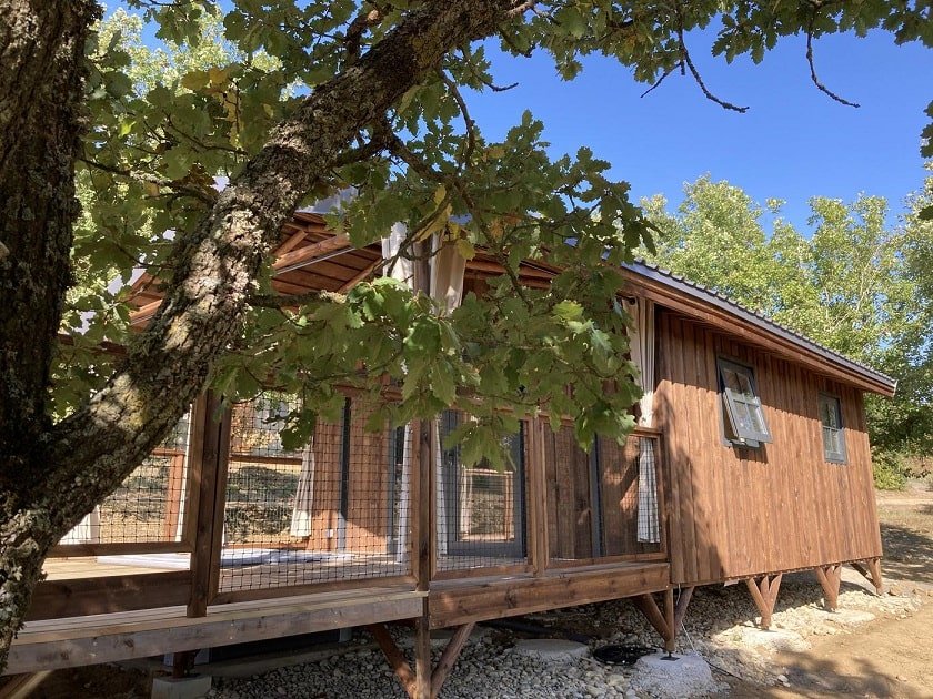 Trésors de Campagne -Cabane dans les bois « Dame du Château » avec jacuzzi privatif - Love’nSpa - weekend en amoureux, love rooms avec spa ou jacuzzi privatif9 de Trésors de Campagne - Lodge insolite Dame du Château avec jacuzzi privatif