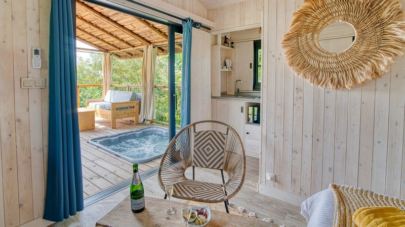 Trésors de Campagne -Lodge sur pilotis « Miel et Coton » avec jacuzzi privatif - Love’nSpa - weekend en amoureux, love rooms avec spa ou jacuzzi privatif4 de Trésors de Campagne -Lodge sur pilotis Miel et Coton avec jacuzzi privatif
