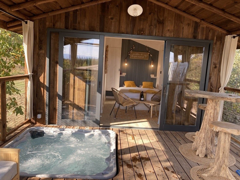 Trésors de Campagne -Lodge sur pilotis « Miel et Coton » avec jacuzzi privatif - Love’nSpa - weekend en amoureux, love rooms avec spa ou jacuzzi privatif10 de Trésors de Campagne -Lodge sur pilotis Miel et Coton avec jacuzzi privatif