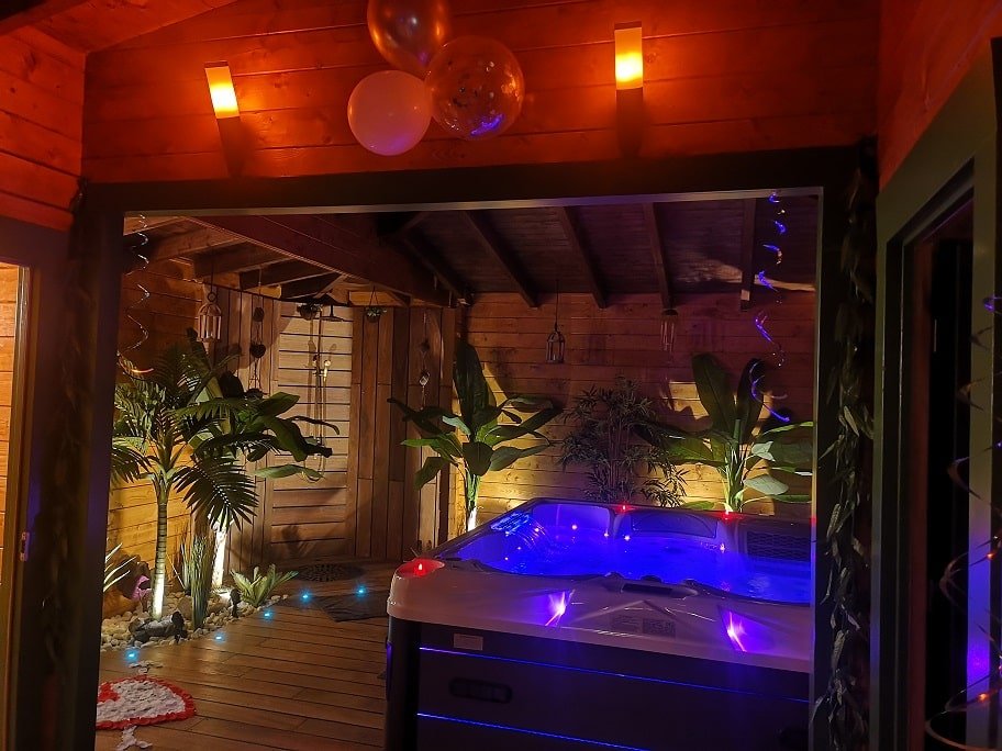 Tropical Spa - Le Chalet - Love’nSpa - weekend en amoureux, love rooms avec spa ou jacuzzi privatif1 de Tropical Spa - Le Chalet