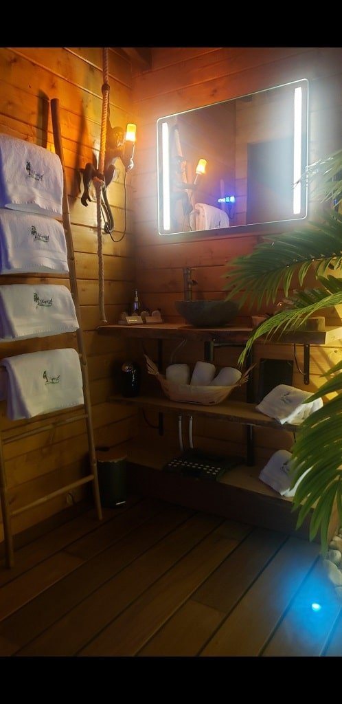 Tropical Spa - Le Chalet - Love’nSpa - weekend en amoureux, love rooms avec spa ou jacuzzi privatif9 de Tropical Spa - Le Chalet