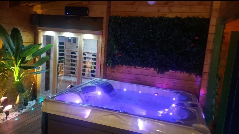 Tropical Spa - Le Chalet - Love’nSpa - weekend en amoureux, love rooms avec spa ou jacuzzi privatif8 de Tropical Spa - Le Chalet