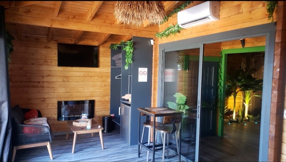 Tropical Spa - Le Chalet - Love’nSpa - weekend en amoureux, love rooms avec spa ou jacuzzi privatif10 de Tropical Spa - Le Chalet