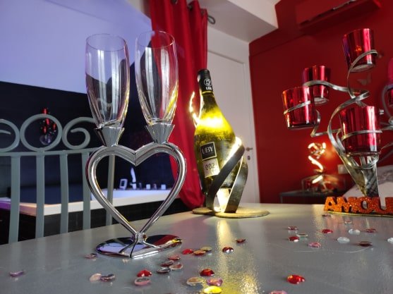 Une Parenthèse pour Deux - Love’nSpa - weekend en amoureux, love rooms avec spa ou jacuzzi privatif4 de Une Parenthèse pour Deux - Chambre Rouge Passion