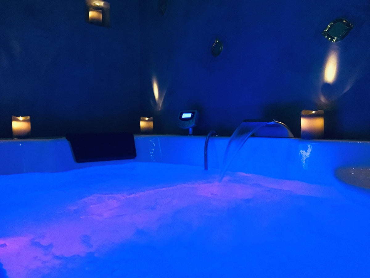PRIVATE ROOM - Room 32 - Love’nSpa - weekend en amoureux, love rooms avec spa ou jacuzzi privatifPRIVATE ROOM - Room 32