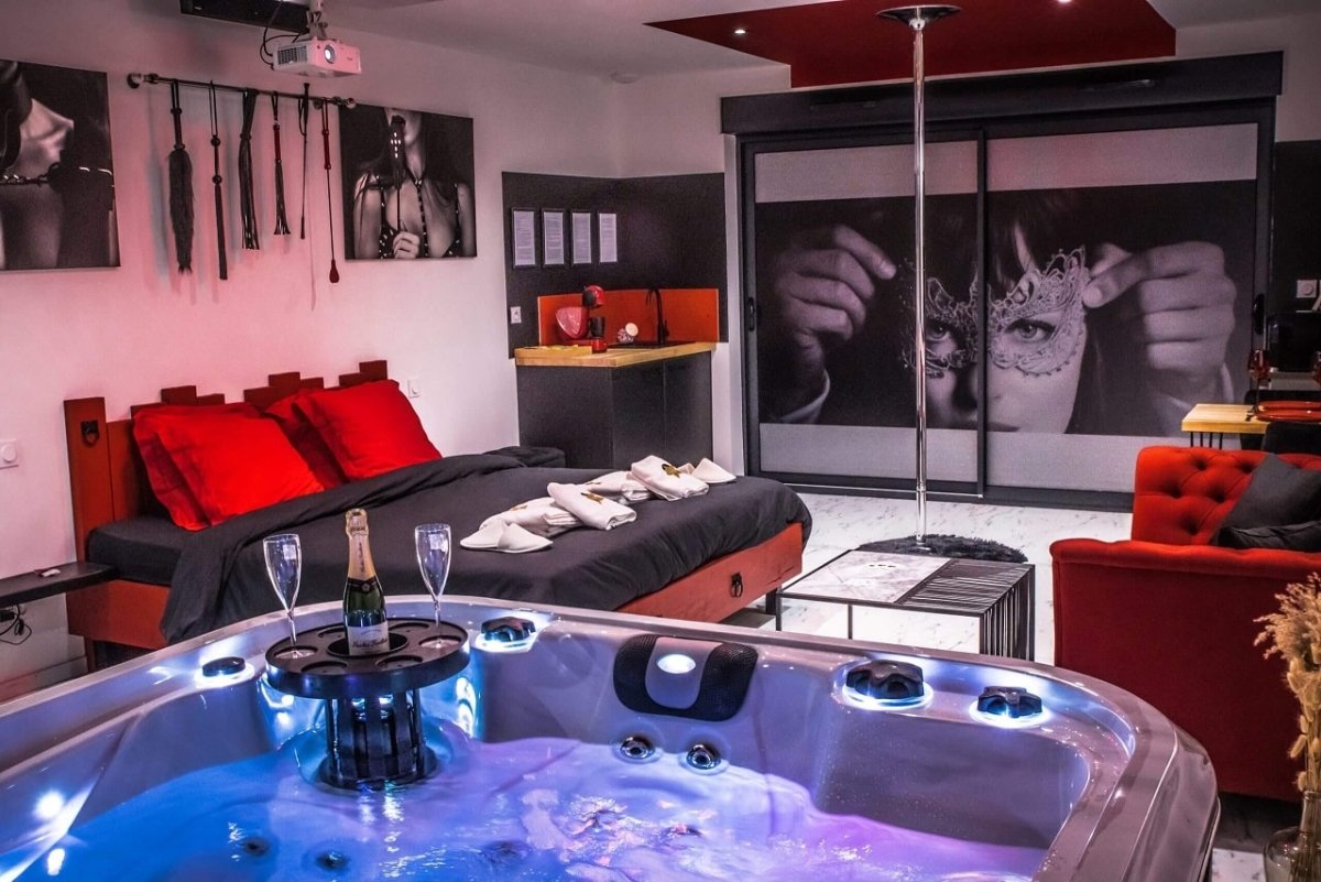 Very Good Trip - Love’nSpa - weekend en amoureux, love rooms avec spa ou jacuzzi privatifLoveroom 50 Nuances