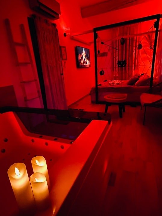 Villa Cocoon - Love Room & Spa - Love’nSpa - weekend en amoureux, love rooms avec spa ou jacuzzi privatif11 de Villa Cocoon - Love Room & Spa