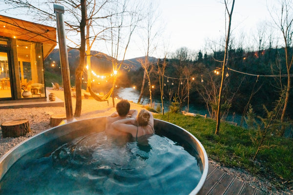 Entre spa et nature : le nouveau visage du camping romantique - Love’nSpa
