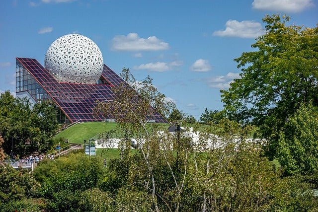 Weekend en amoureux au Futuroscope : Le guide ultime pour une escapade romantique inoubliable