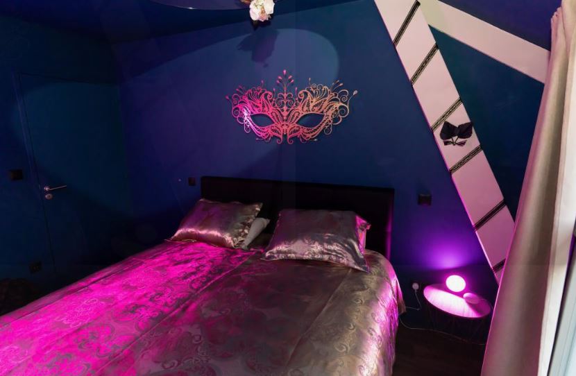 Location chambre avec Spa Jacuzzi privatif pour week end en amoureux Pays de la loire Love’nSpa - Le Saumur Tranquille - L'incognito6 de Le Saumur Tranquille - L'incognito
