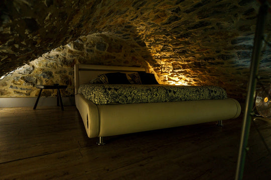 Spa intérieur privatif Le Soleilo Loft Cocoon, design moderne et relaxation haut de gamme.