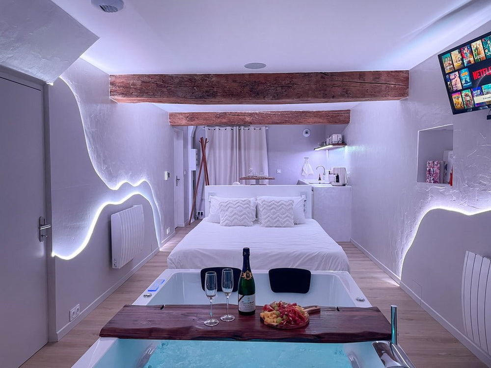 À La Folie - Loft & Spa - Love’nSpa - weekend en amoureux, love rooms avec spa ou jacuzzi privatif1 de À La Folie - Loft & Spa

