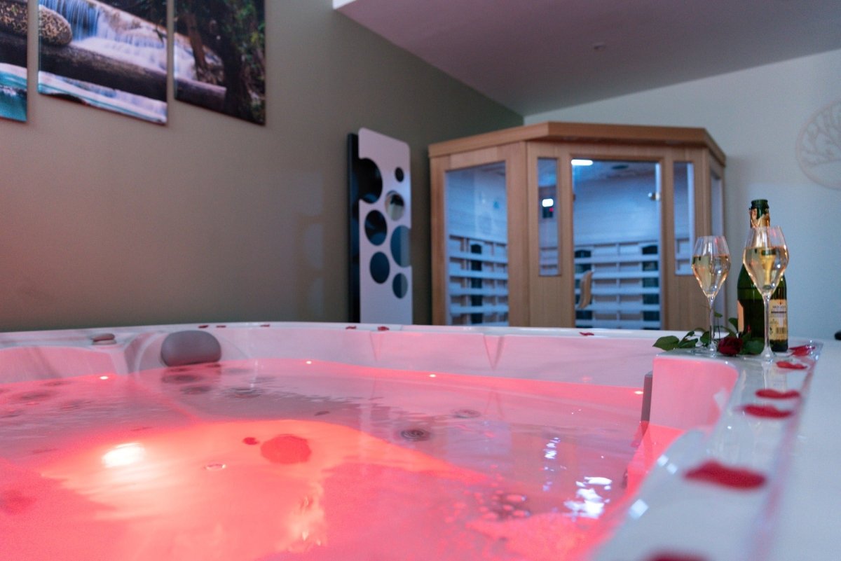Au nid d'amour - Love’nSpa - weekend en amoureux, love rooms avec spa ou jacuzzi privatifAu nid d'amour

