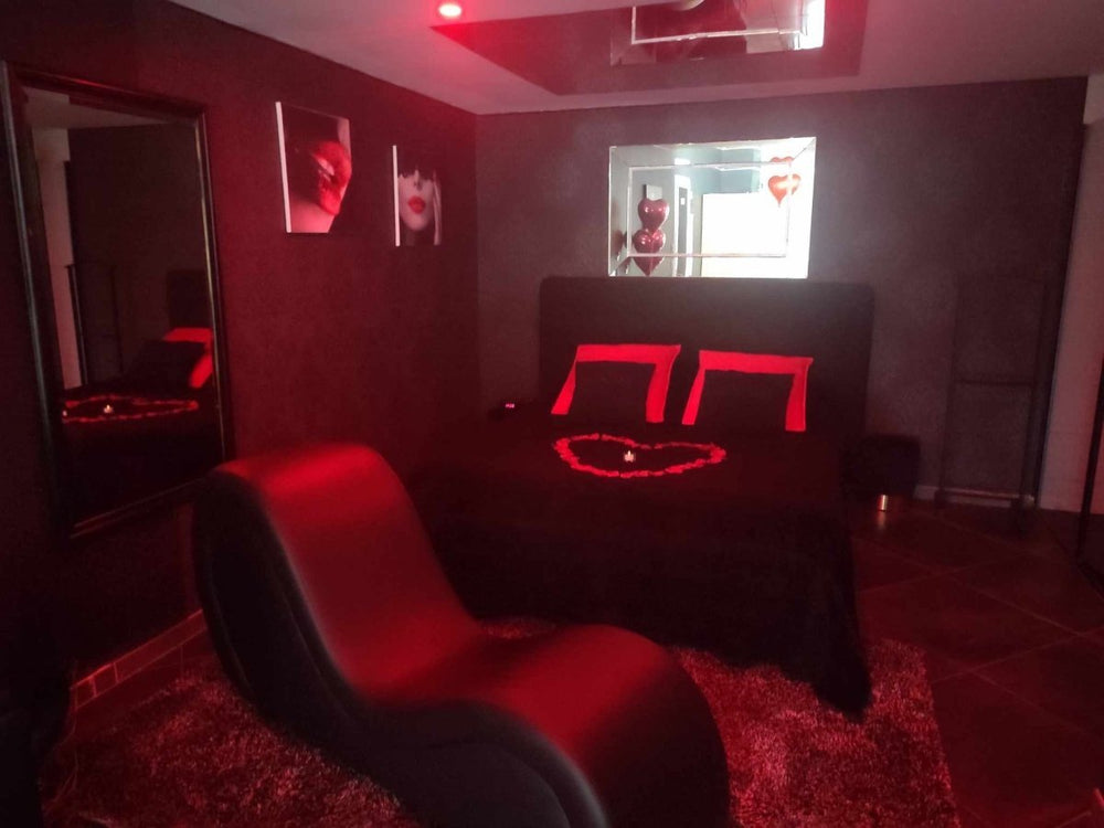 Avec Toi suites spa: La GLAMOUR - Love’nSpa - weekend en amoureux, love rooms avec spa ou jacuzzi privatif3 de Avec Toi suites spa: La GLAMOUR
